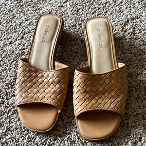 Everlane tan woven sandals - natural color - size 7.5